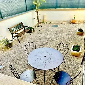 T2 Avec Terrasse Et Cour Appartement